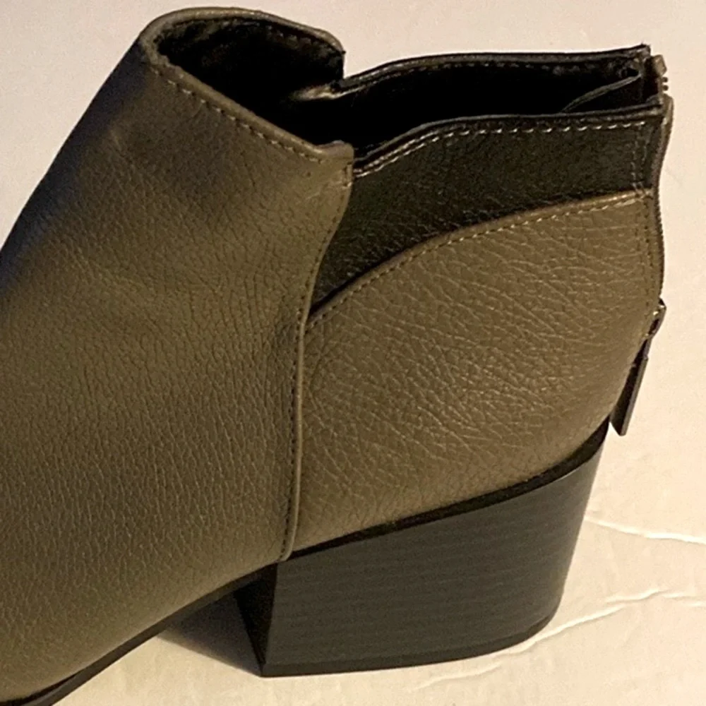 Simply Vera Boots, Ankle Boots, Neutral, Booties, Two tone, Heel Zips, Sz 8
